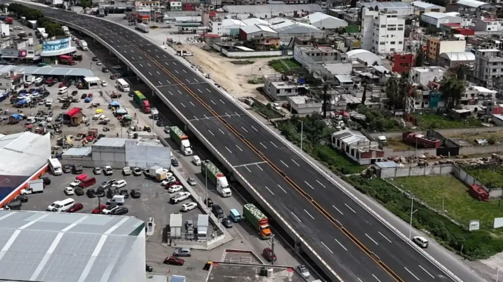 Sin ser inaugurado, 63 mil vehículos al día estrenan distribuidor vial de la Central de Abasto