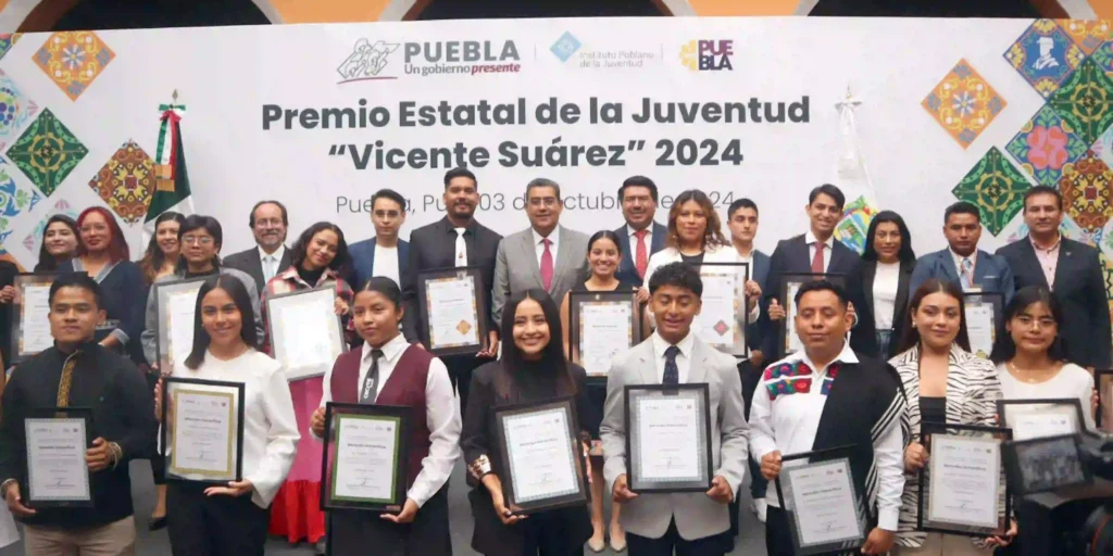 Universitarios BUAP reciben Premio Estatal de la Juventud “Vicente Suárez” 2024