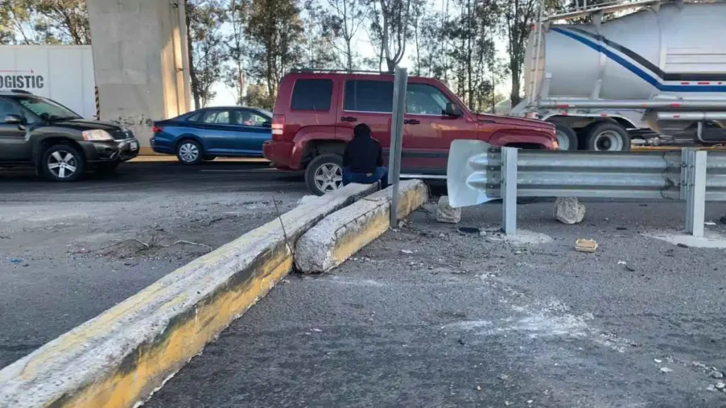 ¡Toma precauciones! Accidentes provocan caos vial en la México-Puebla