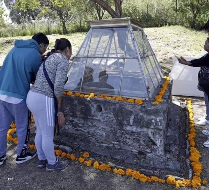 Altar de cráneos esculpidos de la zona arqueológica de Cholula