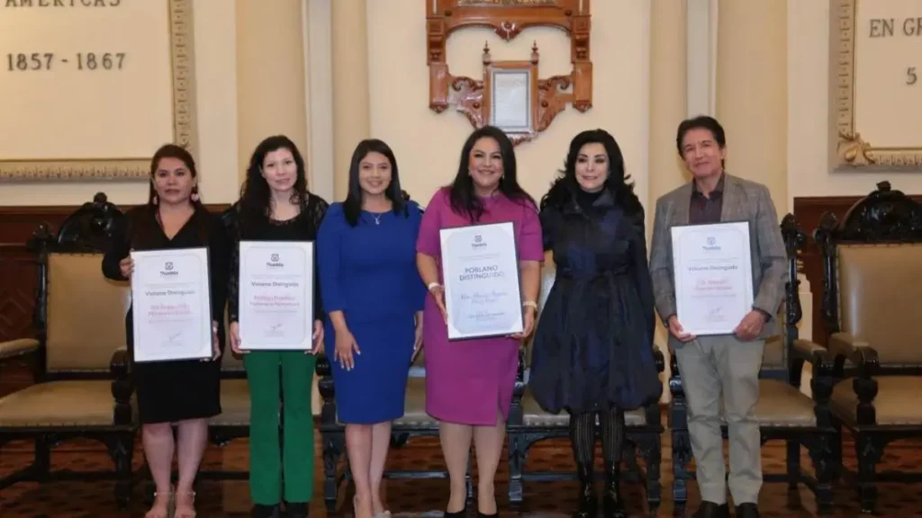 Ayuntamiento de Puebla reconoce a especialistas de paladar hendido