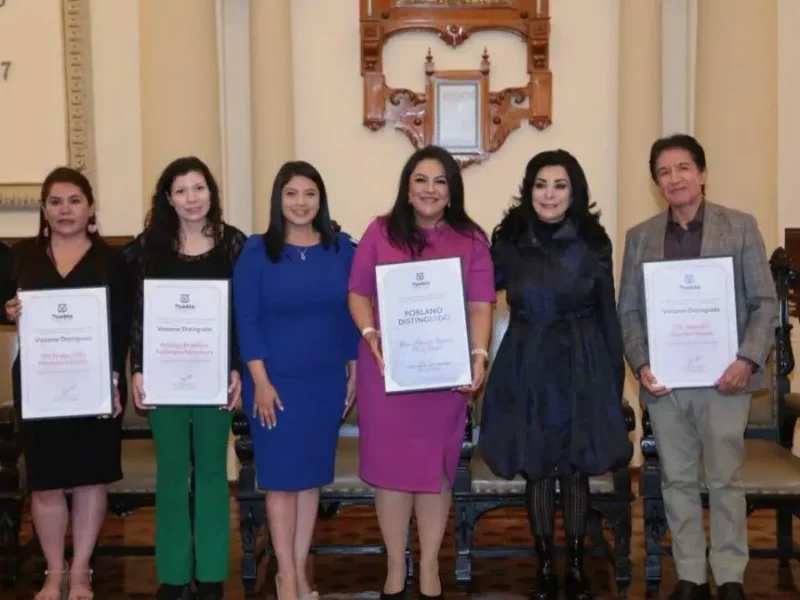 Ayuntamiento de Puebla reconoce a especialistas de paladar hendido