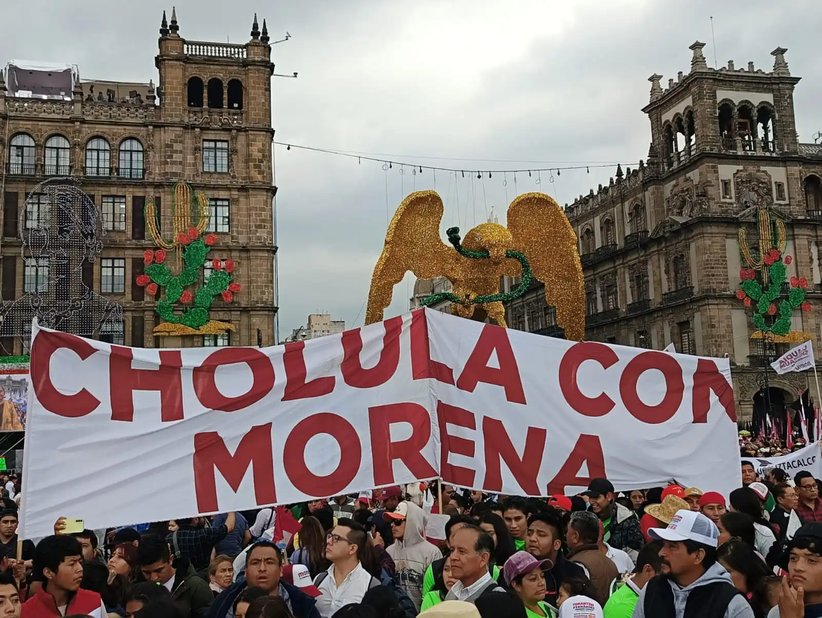 13 autobuses con cholultecas viajan a la toma de protesta