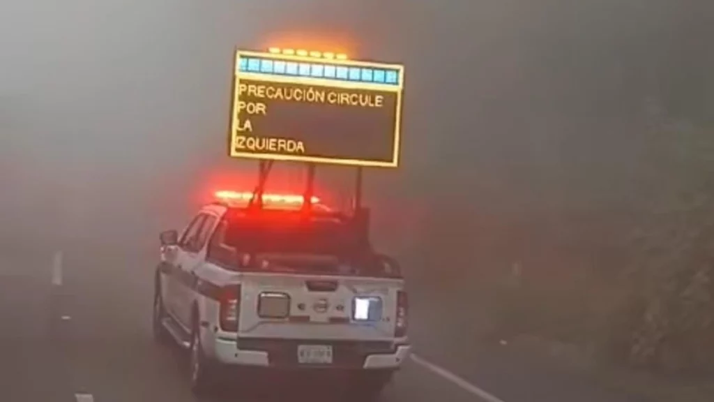 ¡Precaución! Derrumbe de piedras provoca caos vial por segundo día en la Puebla Orizaba