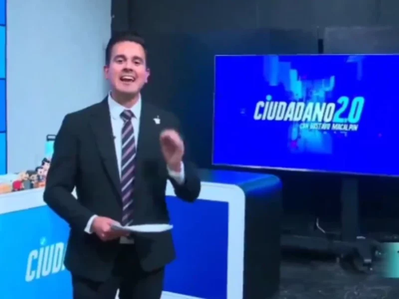 Despiden en vivo de televisora a Gustavo Macalpin; Sheinbaum pide le regresen su programa