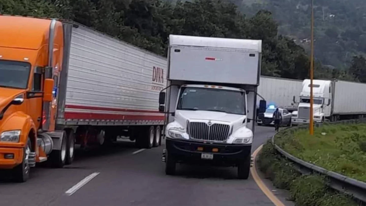 Declaran ‘emergencia técnica’ por derrumbe en la Puebla-Orizaba: ¿hasta cuándo abrirán?