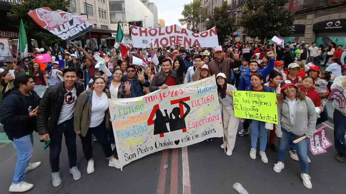 FOTOS: familias completas de Puebla acompañan a Sheinbaum