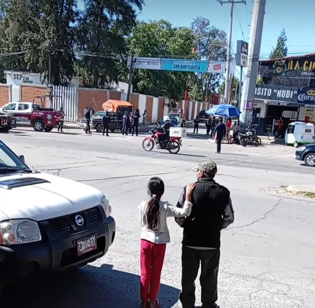 Intentan linchar a conserje de primaria por abuso sexual a dos alumnas en Cholula