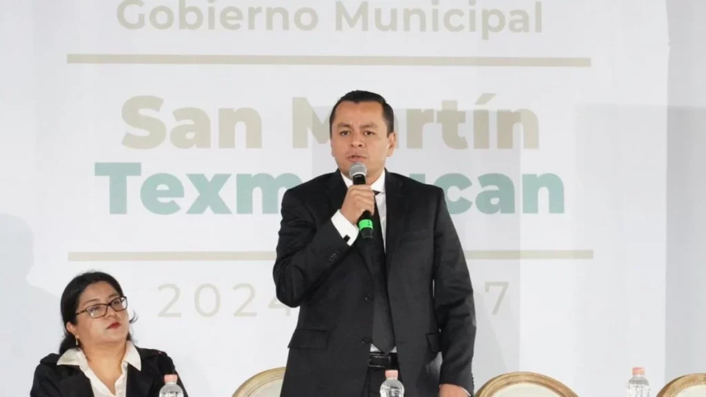 Juan Manuel Alonso promete tranquilidad en Texmelucan, en toma de protesta