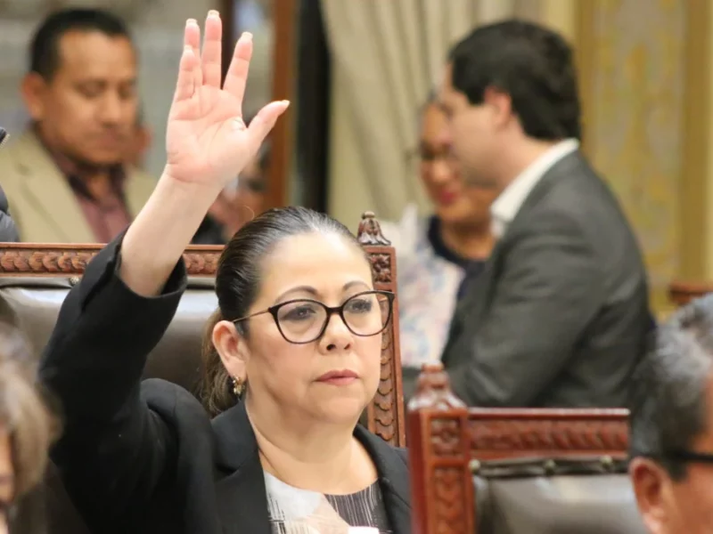 Laura Artemisa defiende concejos en V. Carranza y Chignahuapan; PRI acusa "maroma jurídica"