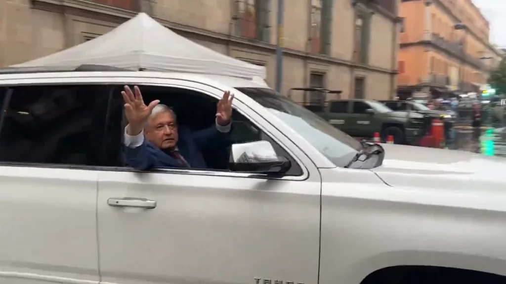 "Se me quiebra la voz": le lloran a AMLO tras su despedida de la presidencia