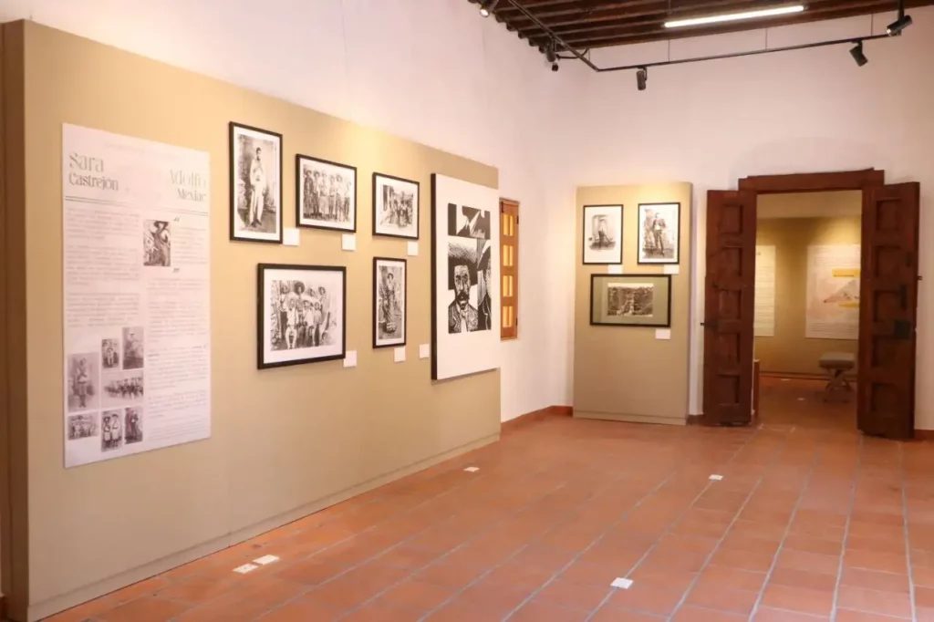 Cuadros en pared de museo en Tepeaca, Puebla.