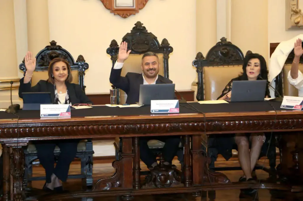 No hay hoyo financiero ni deuda en Puebla capital: Adán Domínguez en último Cabildo