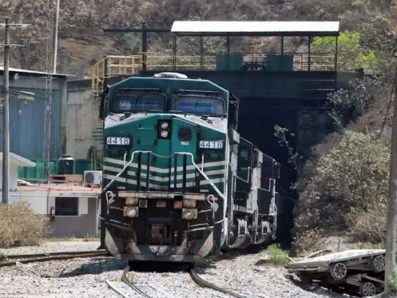 Reabren vías del tren en Chapulco, Ferrosur suministrará con pipas agua a pobladores