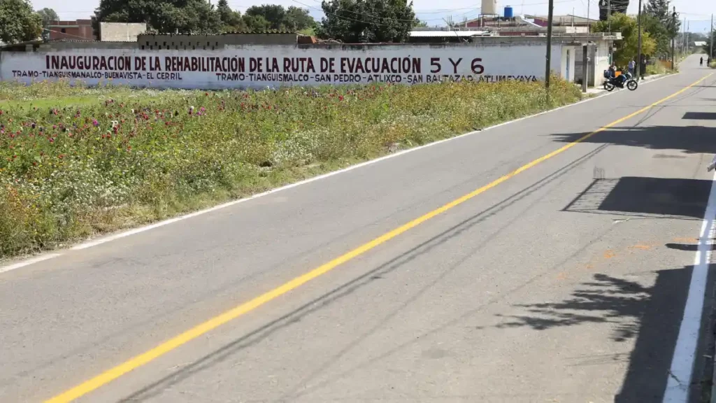 Carretera rehabilitada, parte de ruta de evacuación del Popocatépetl.