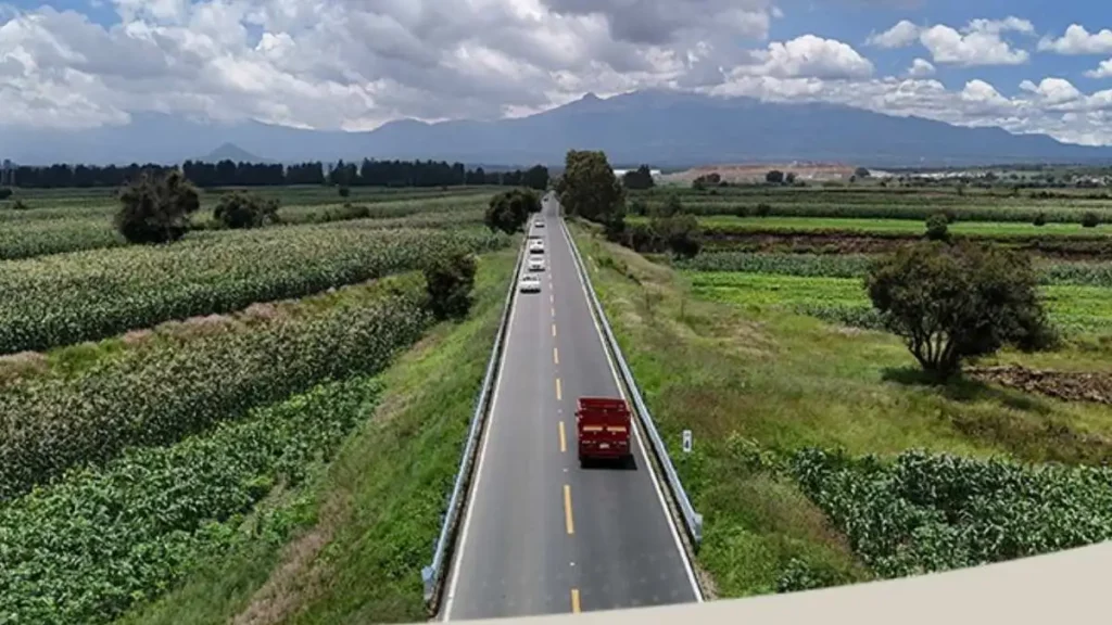 Sergio Salomón rehabilita ruta de evacuación del Popocatépetl en Nealtican y Calpan