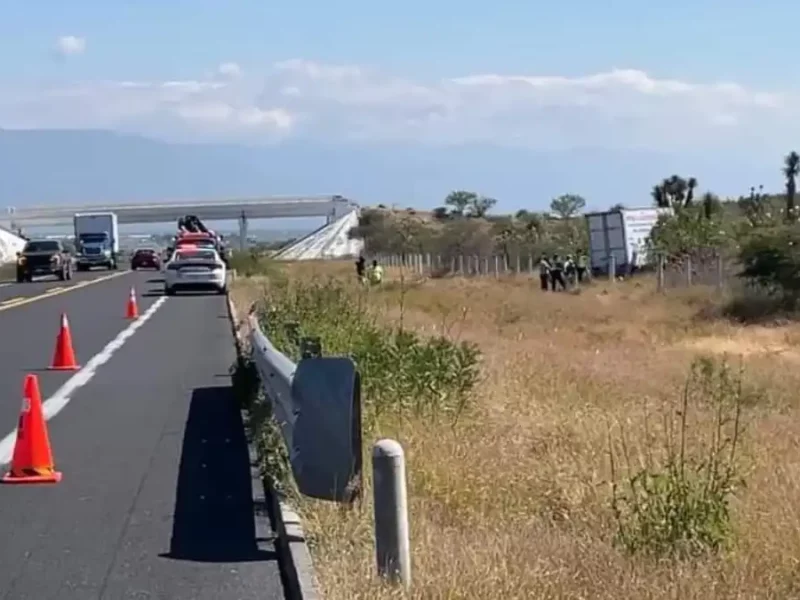 Balean en el rostro a conductor y lo sacan de la carretera en la Cuacnopalan-Oaxaca