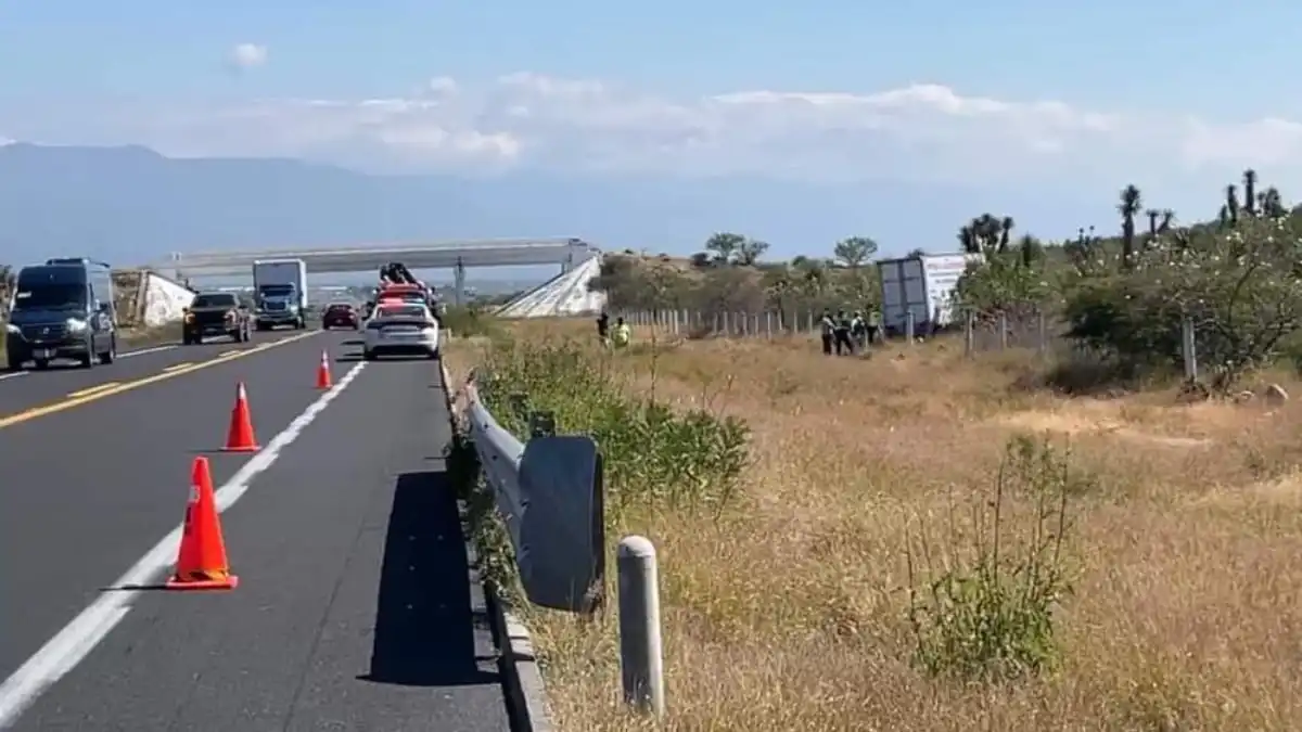 Balean en el rostro a conductor y lo sacan de la carretera en la Cuacnopalan-Oaxaca