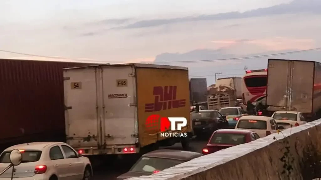 Cerrarán diez horas diarias un carril de la Puebla-Orizaba