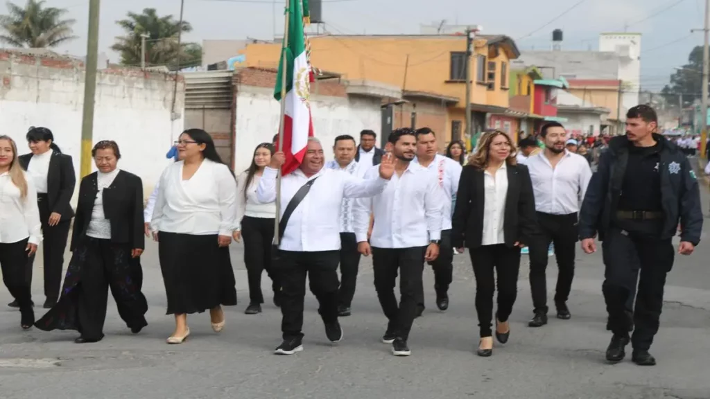 Desfile conmemorativo en Amozoc