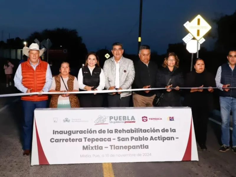 Sergio Salomón entrega obras deportivas y viales en cuatro municipios de Puebla