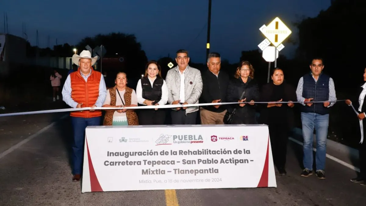 Sergio Salomón entrega obras deportivas y viales en cuatro municipios de Puebla