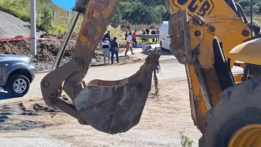 Obras sepultan a trabajadores en Sanctórum, Tlaxcala