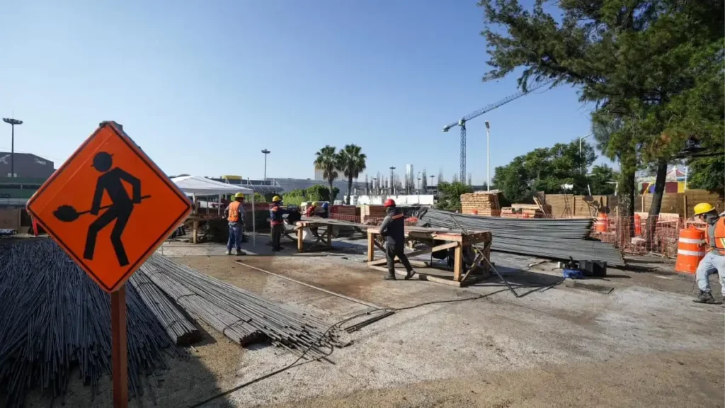 Pepe Chedraui supervisa obras en zona de Parque Sendela