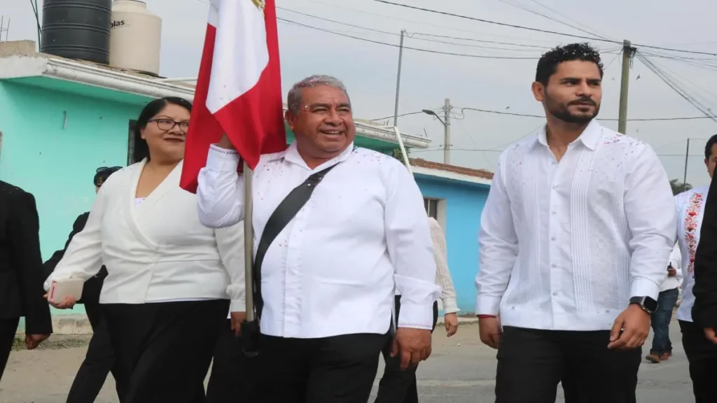 Severiano de la Rosa en desfile