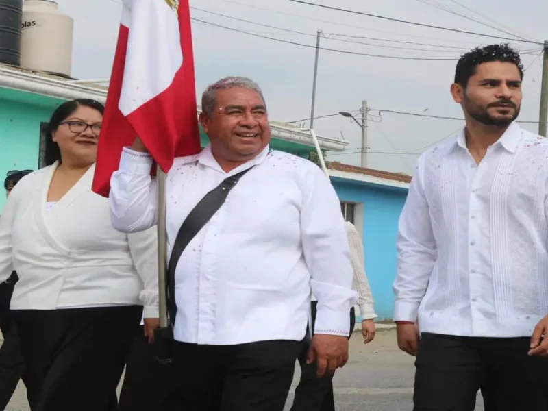 Severiano de la Rosa en desfile