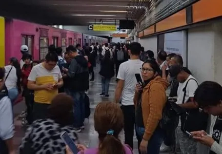 Terror en metro Tacubaya hombre apuñala a 4 e intenta quitarse la vida