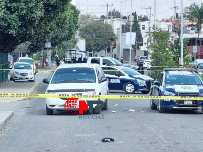 Balean a conductor de camioneta en Plaza San Diego, Cholula, ya fue hospitalizado