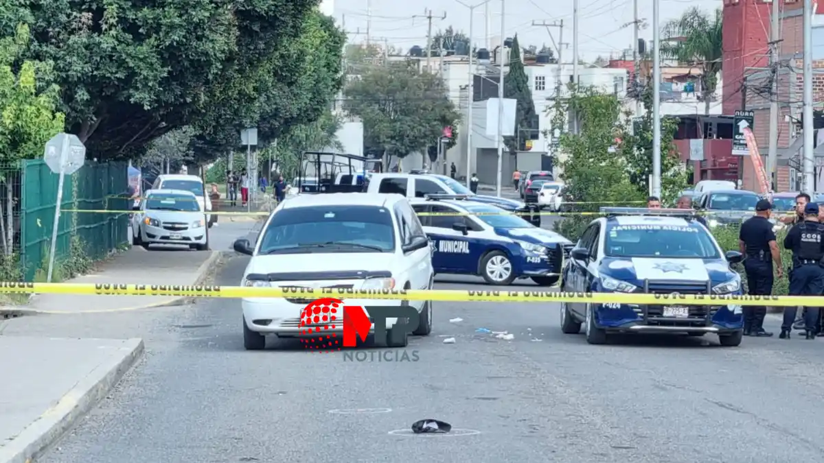 Balean a conductor de camioneta en Plaza San Diego, Cholula, ya fue hospitalizado