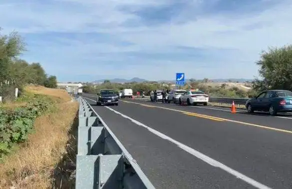 Abandonan cadáver en una camioneta en la Cuacnopalan-Oaxaca