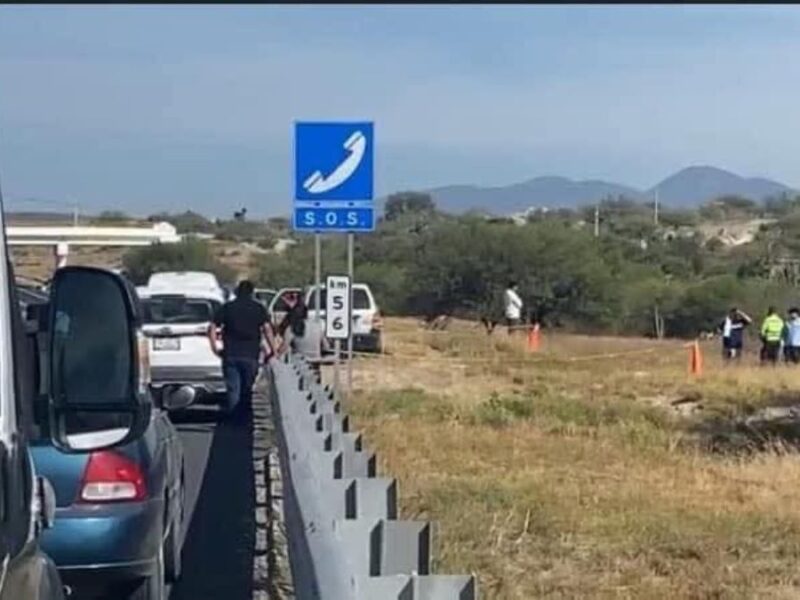 Abandonan cadáver en una camioneta en la Cuacnopalan-Oaxaca