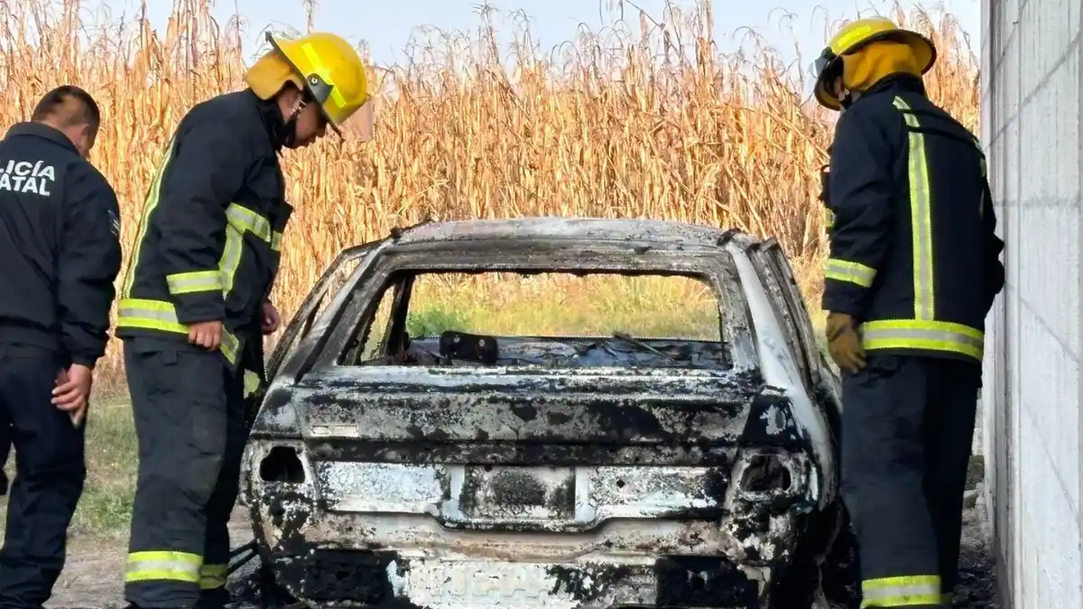 Calcinan vehículo con cadáver en su interior en San Pablo del Monte, Tlaxcala