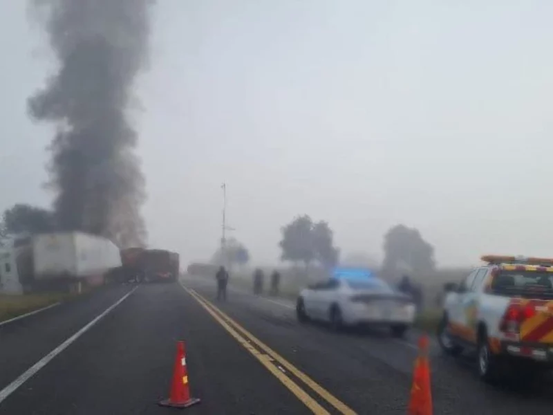 Carambola de tráileres provoca cierre total en este punto de la Amozoc-Perote