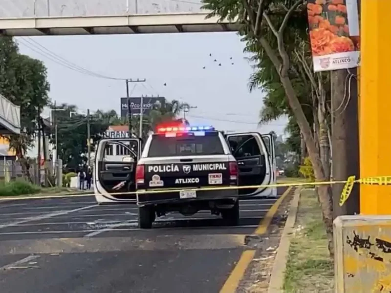 Comando entra a hospital de Atlixco a rematar a baleado y asesina a dos policías