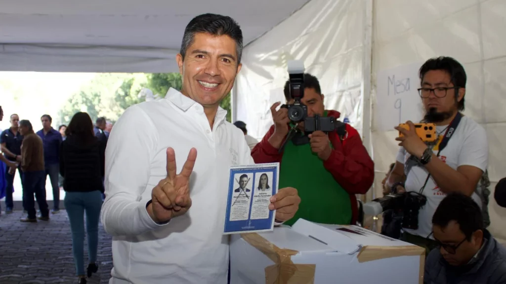 Eduardo Rivera dice que se va al PAN nacional y en Puebla no impulsa a nadie