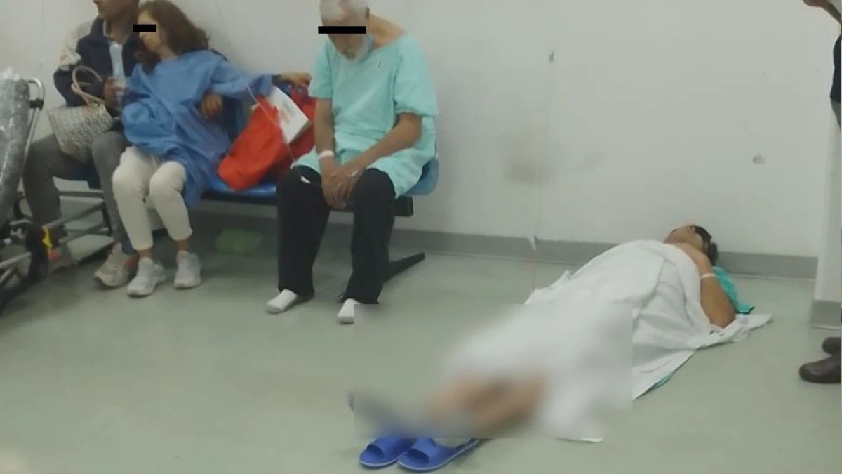 En el piso, atienden a pacientes en hospital IMSS La Margarita, en Puebla