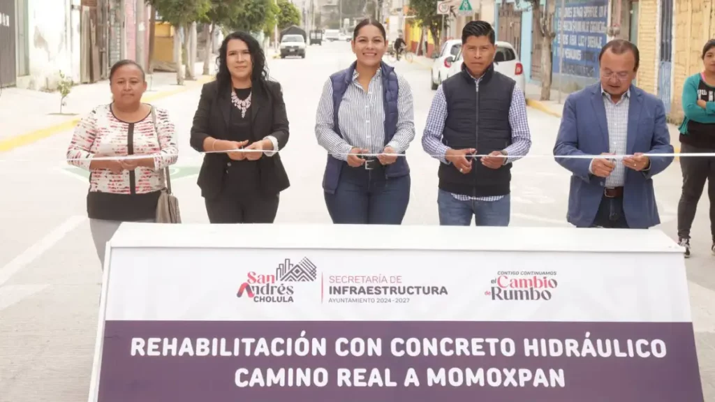 Reabren el Camino Real a Momoxpan, Lupita Cuautle entrega obra