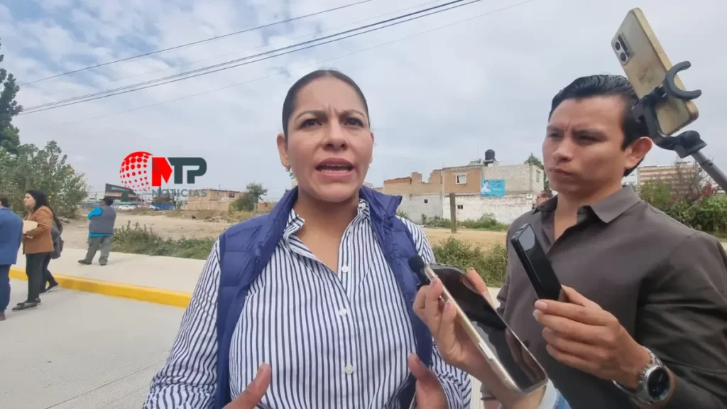 Reabren el Camino Real a Momoxpan, Lupita Cuautle entrega obra