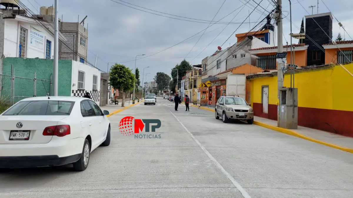 Reabren el Camino Real a Momoxpan, Lupita Cuautle entrega obra