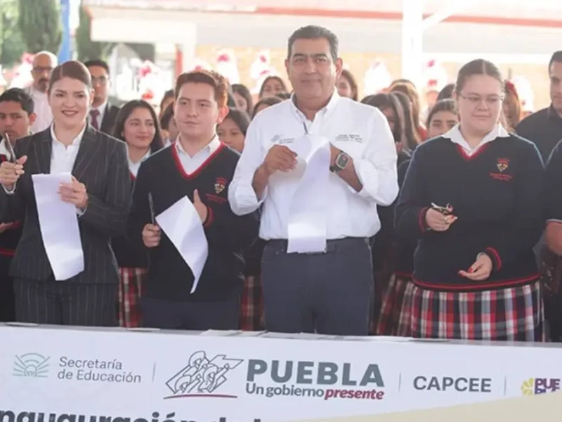 Sergio Salomón recorre cuatro municipios de Puebla: entrega techados y caminos