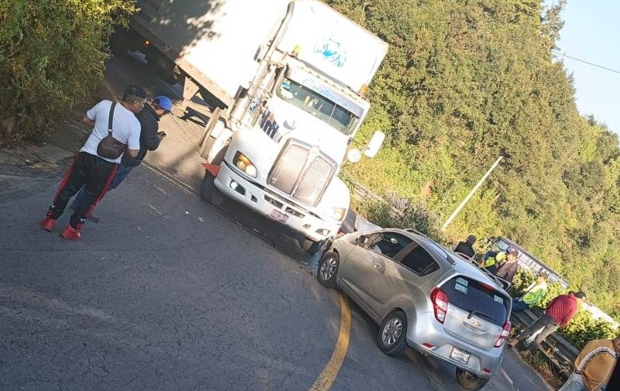 Tráileres no deben circular en Cumbres de Acultzingo por esta razón