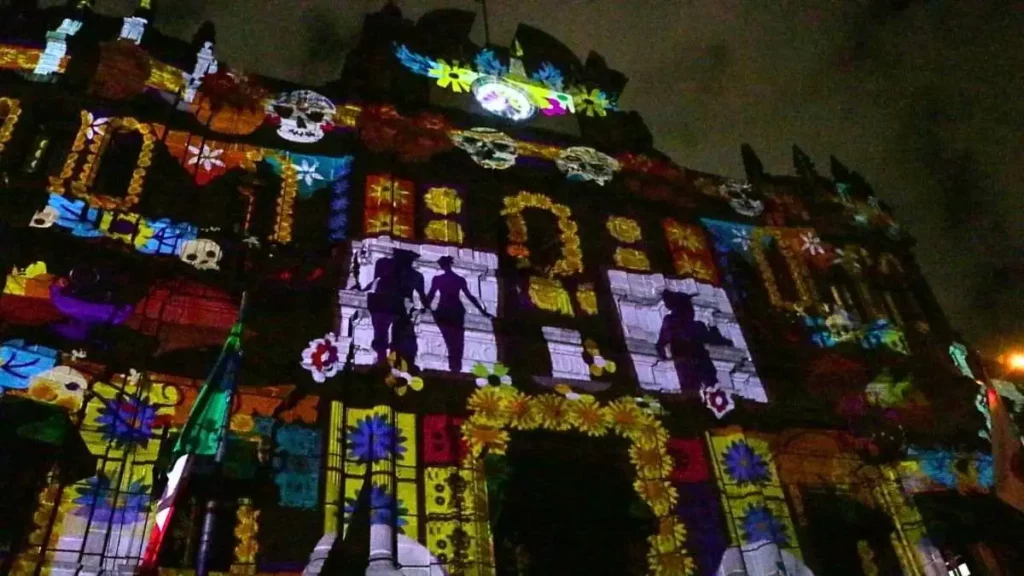 Puebla vive un mágico Día de Muertos con video mapping y drones