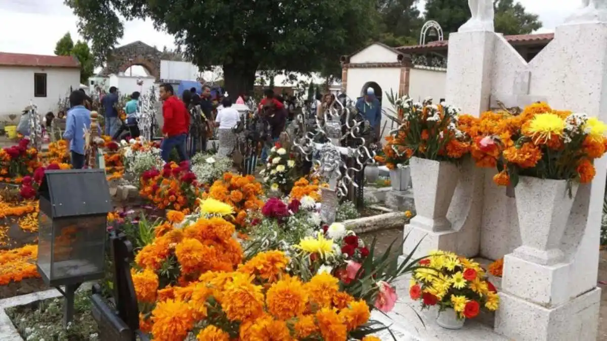 ¿Visitarás un panteón por Día de Muertos en Puebla?, aquí lo que debes y no hacer