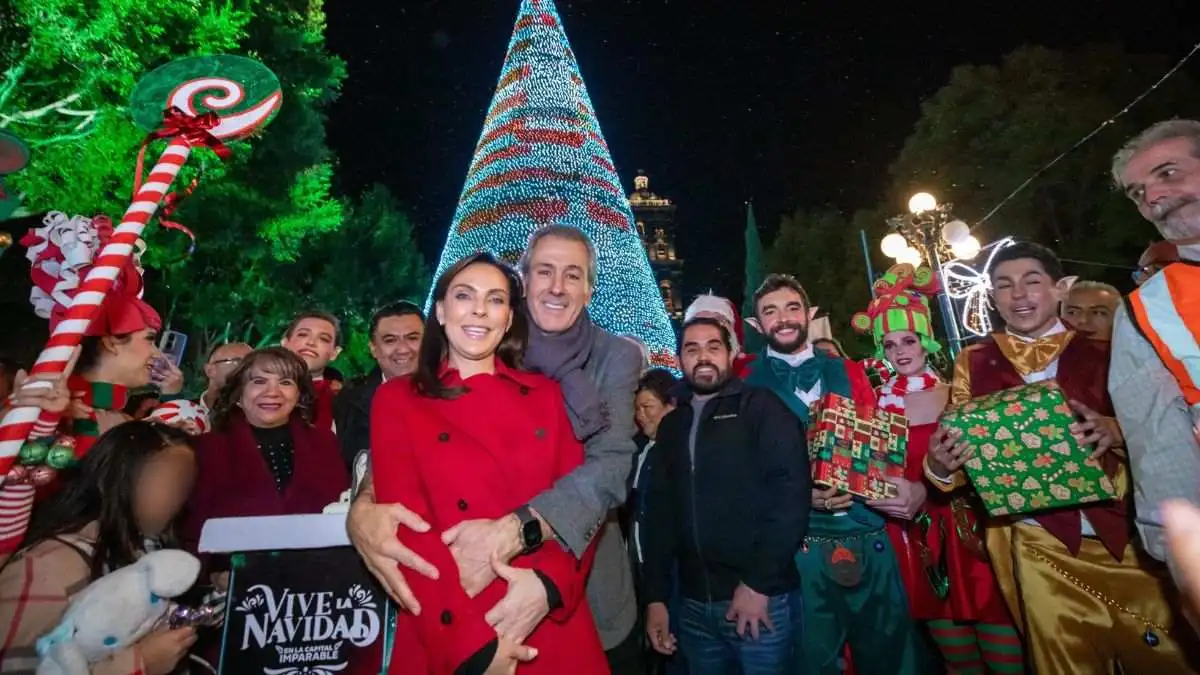 Vive la Navidad en Puebla capital: Pepe Chedraui enciende el árbol y presenta cartelera