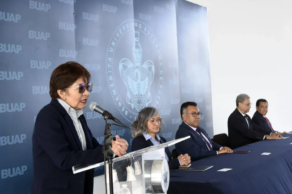 Lilia Cedillo celebra 25 años de regionalización de la BUAP