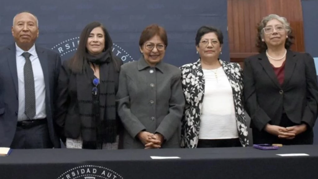 Lilia Cedillo toma protesta a nueva directora de la Facultad de Lenguas